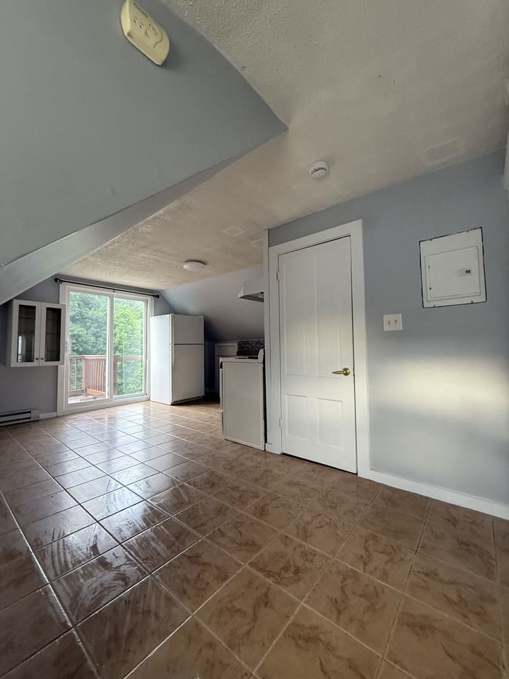 64 Pearl St #3 - Photo 4 of 12