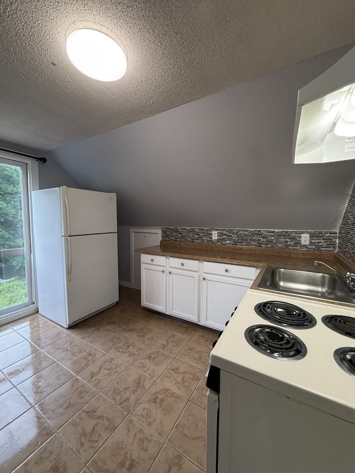 64 Pearl St #3 - Photo 5 of 12