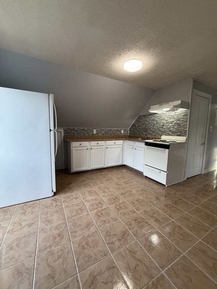 64 Pearl St #3 - Photo 6 of 12