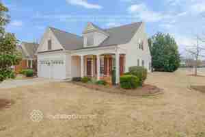 featured image of 6204 Woodland Commons Dr