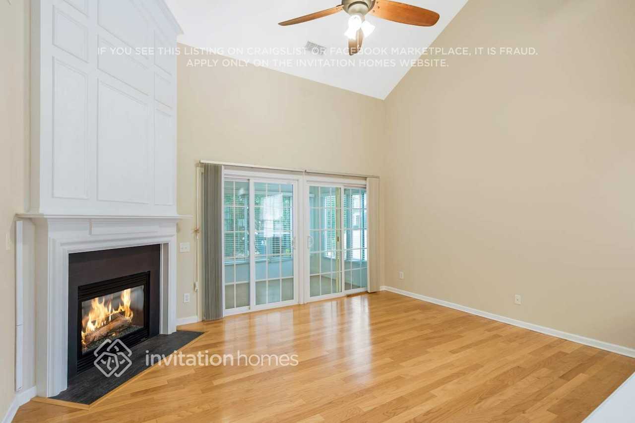 6204 Woodland Commons Dr - Photo 4 of 26