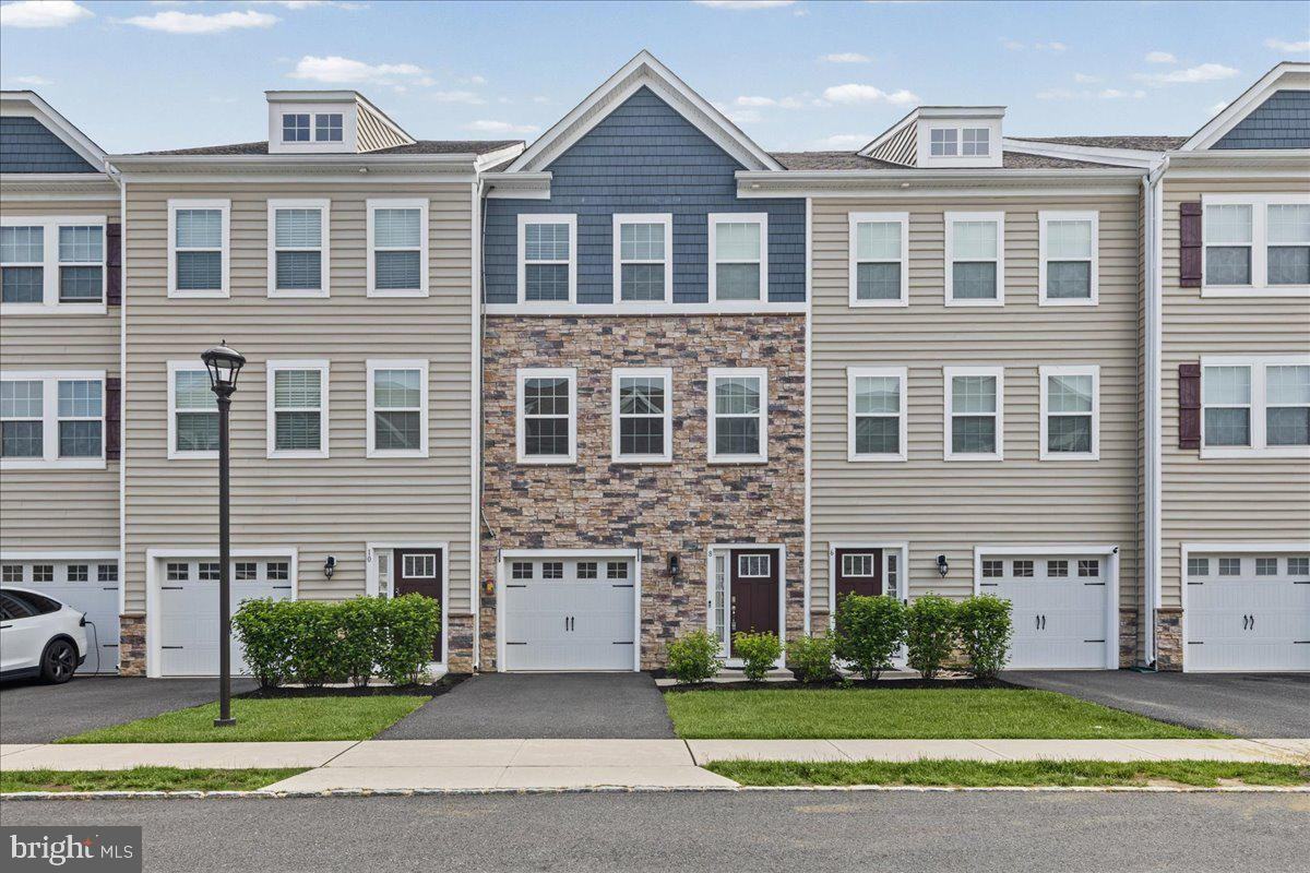 8 Venice Lane - Photo 2 of 25