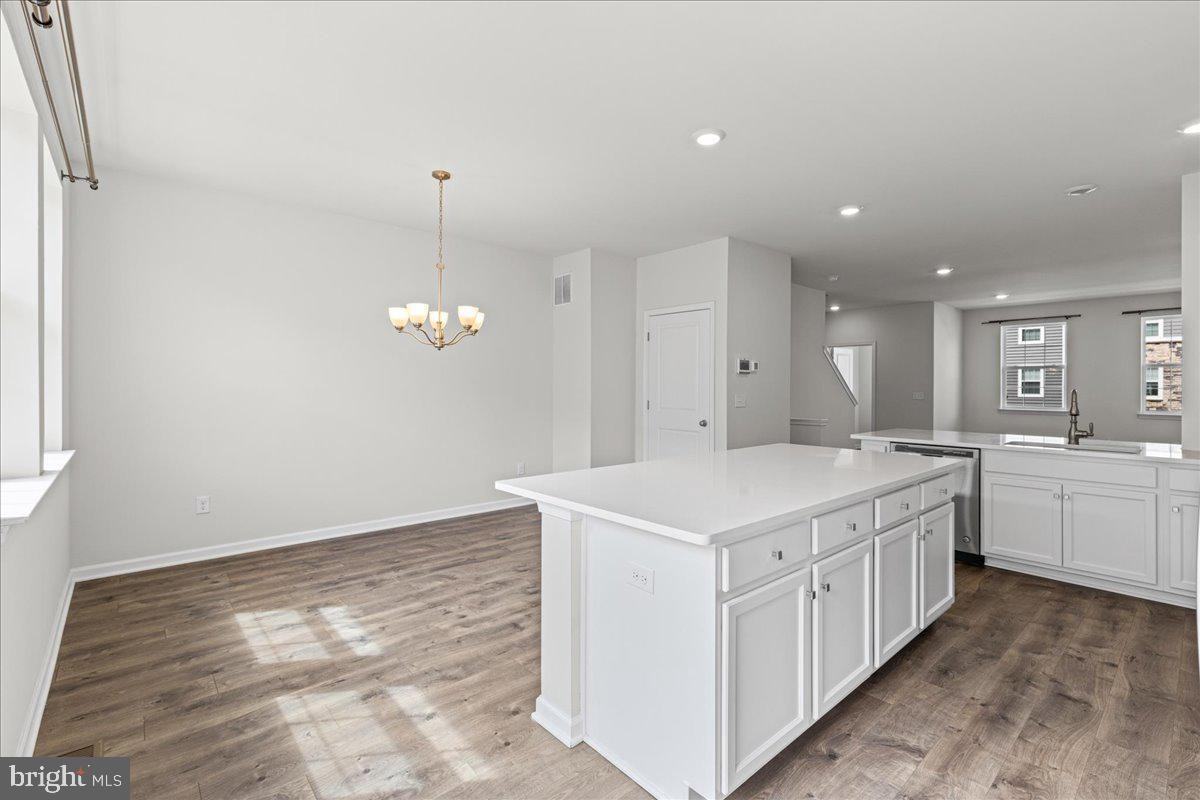 8 Venice Lane - Photo 7 of 25