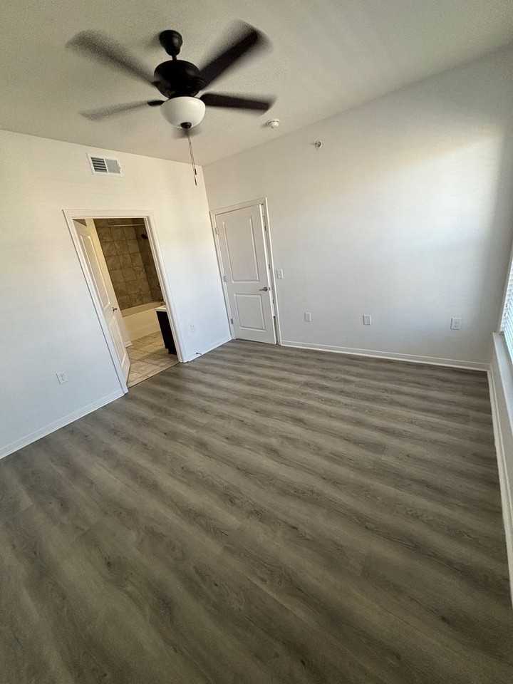 Renaissance Pointe - Photo 7 of 8
