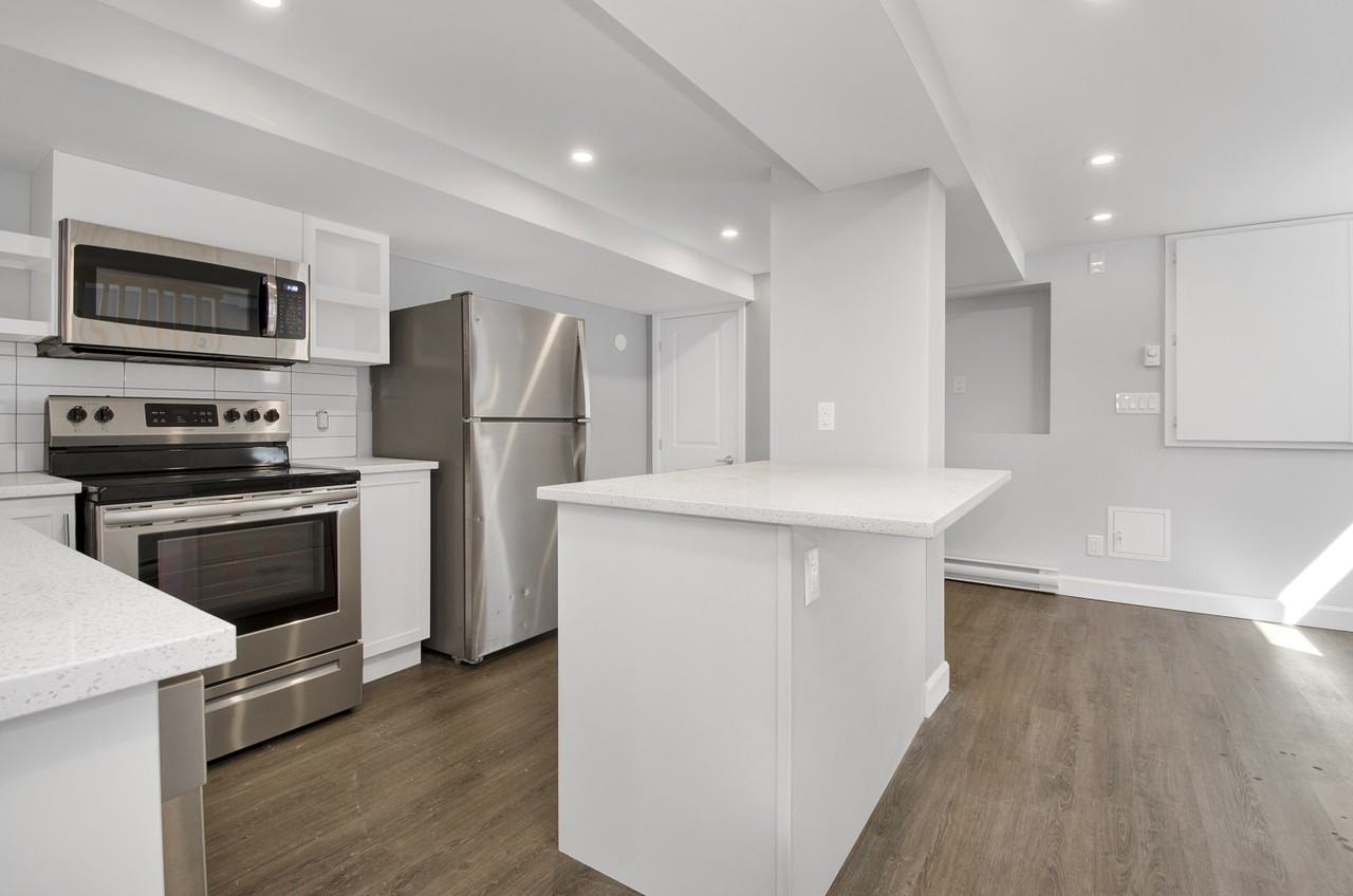 868 Maplewood Avenue - Photo 3 of 17