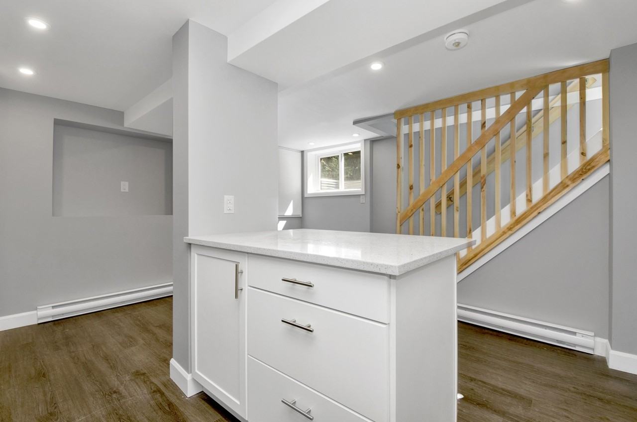 868 Maplewood Avenue - Photo 5 of 17