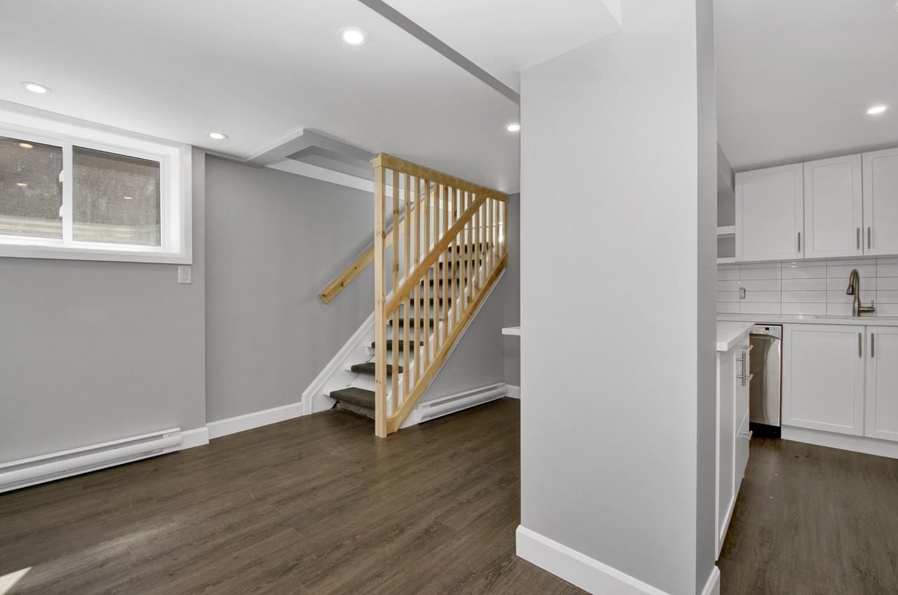 868 Maplewood Avenue - Photo 6 of 17