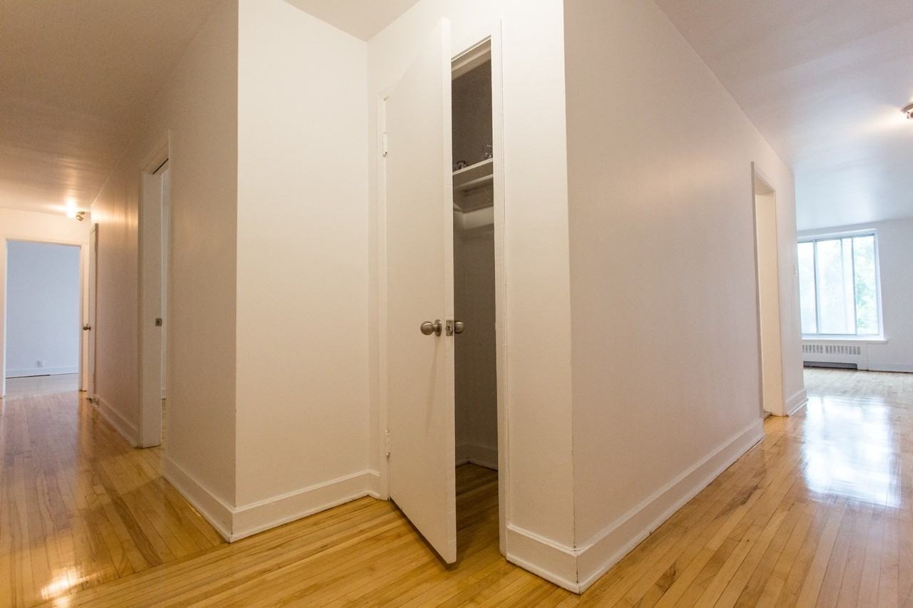 6001 Ch De La Côte-Saint-Luc — photo 1