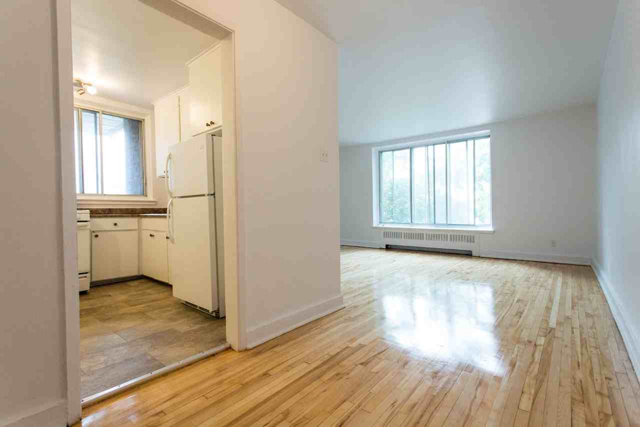 6001 Ch De La Côte-Saint-Luc — photo 2