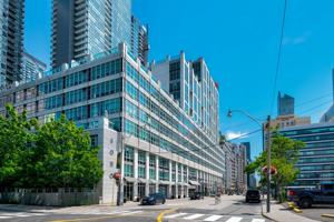 featured image of 350 Wellington St W