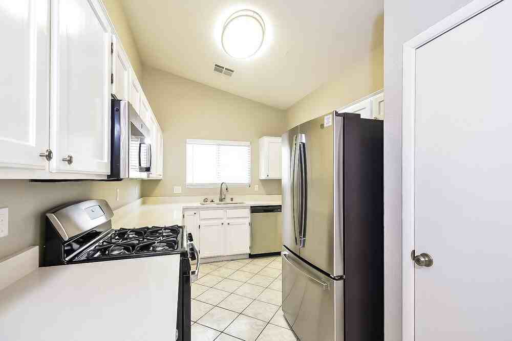 3633 Nairobi Ln - Photo 6 of 19