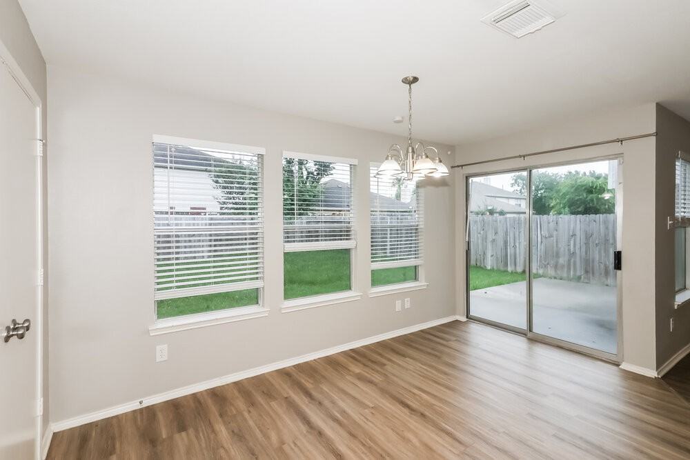 21118 Bridgemeadows Ln - Photo 5 of 17