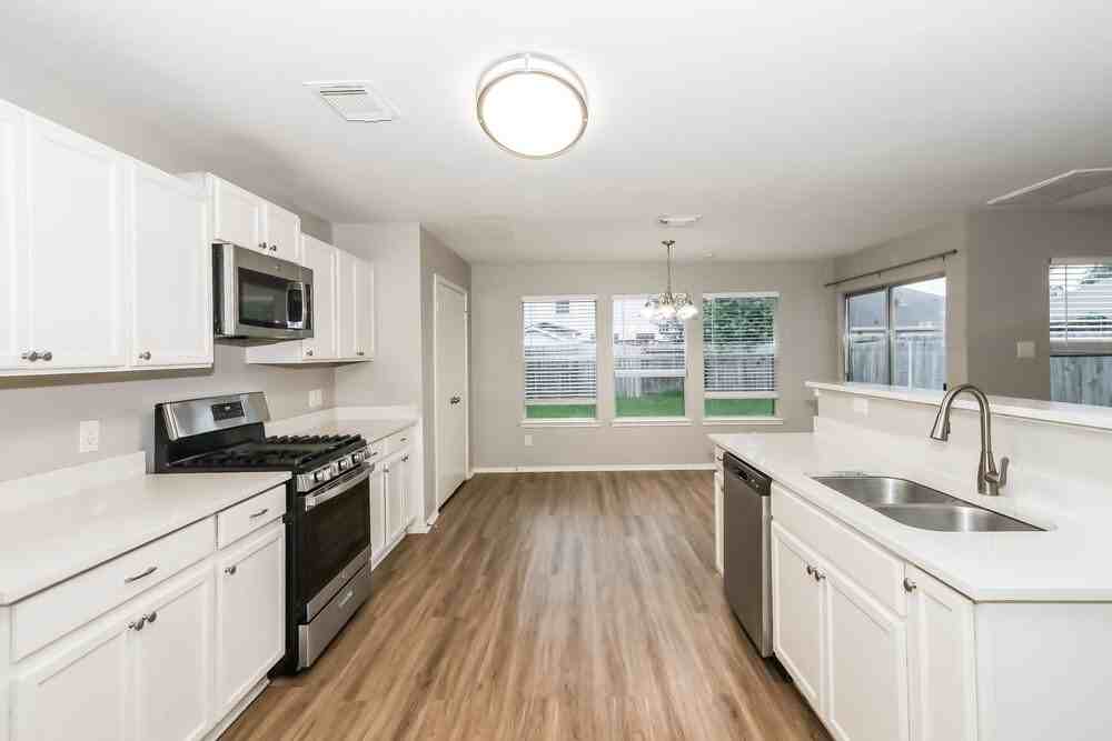 21118 Bridgemeadows Ln - Photo 7 of 17