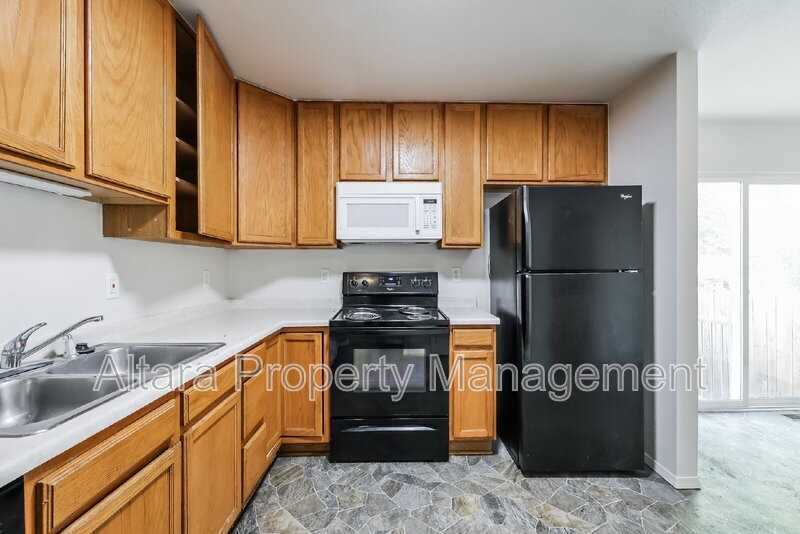 935 Terry St - Photo 4 of 19
