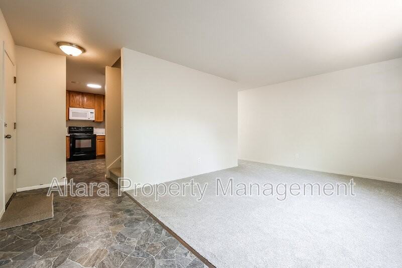 935 Terry St - Photo 5 of 19