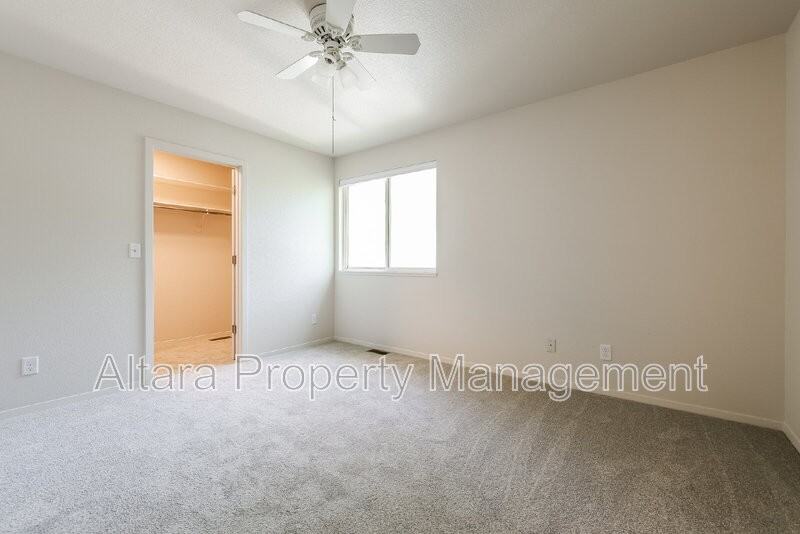 935 Terry St - Photo 6 of 19