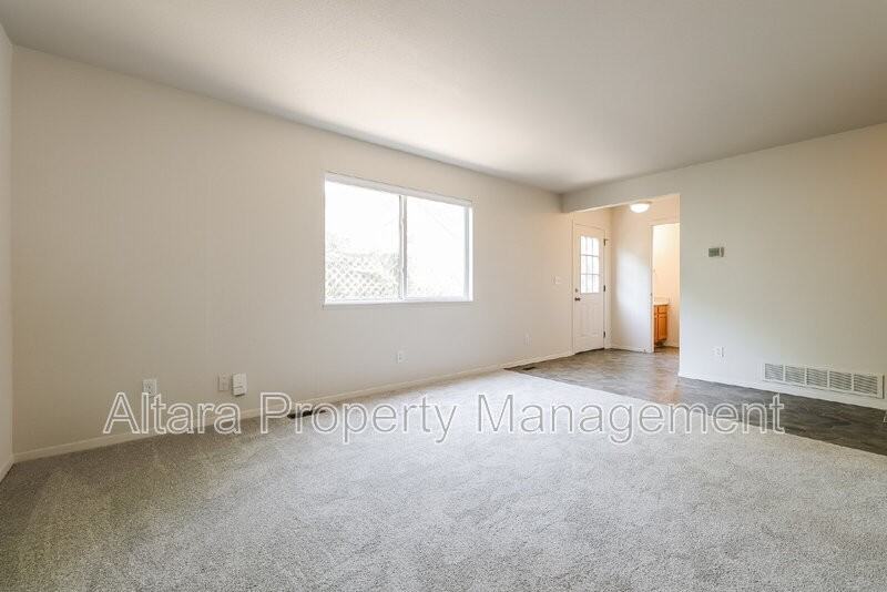 935 Terry St - Photo 7 of 19