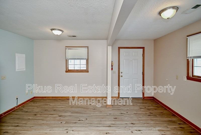 713 N Main St - Photo 3 of 9