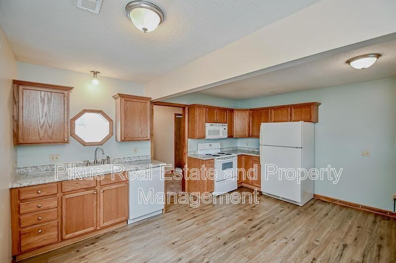 713 N Main St - Photo 4 of 9