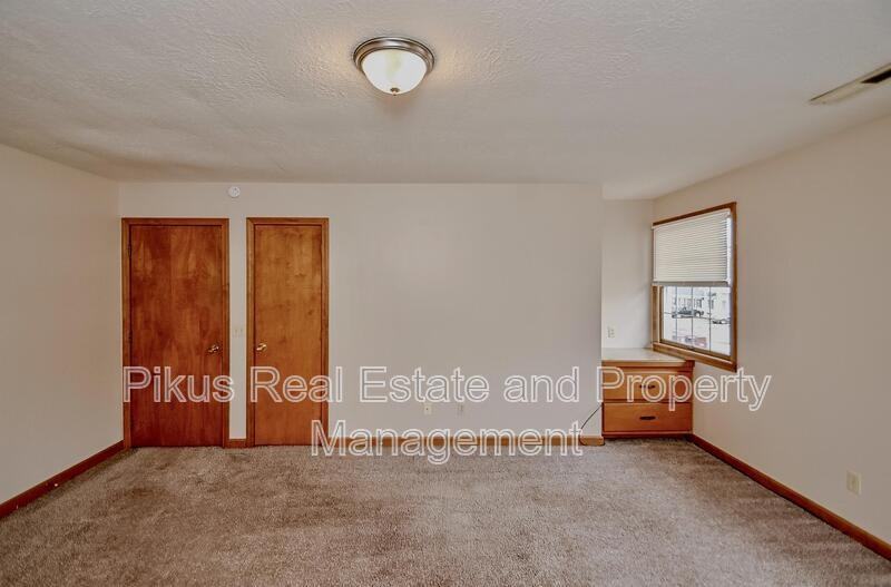 713 N Main St - Photo 6 of 9