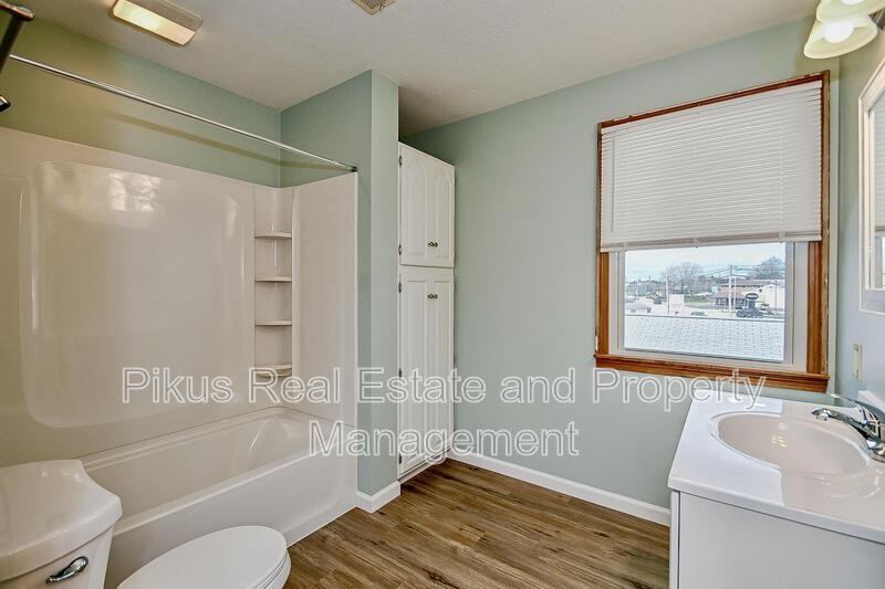 713 N Main St - Photo 7 of 9