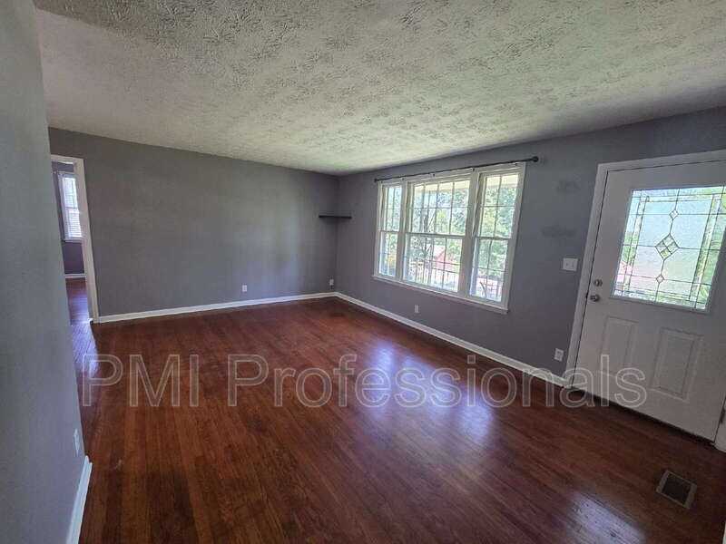 218 Walcott Dr - Photo 2 of 12