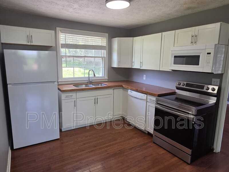 218 Walcott Dr - Photo 4 of 12