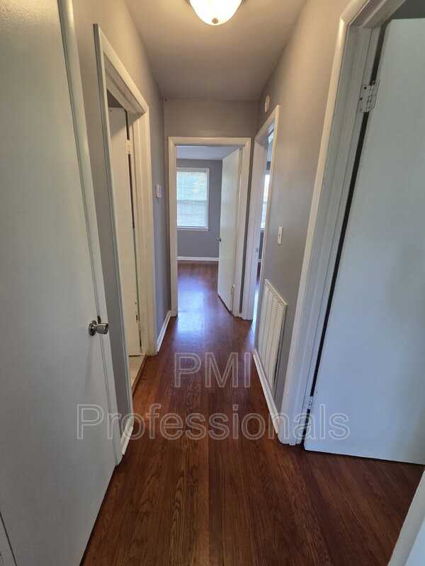 218 Walcott Dr - Photo 7 of 12