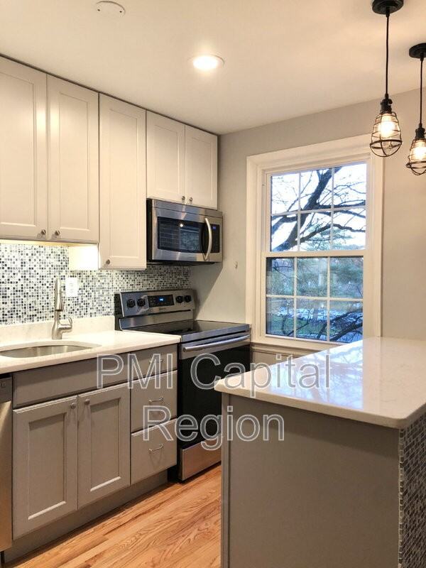 2211 Washington Ave #203 - Photo 2 of 12