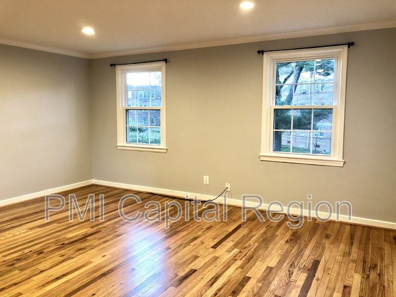 2211 Washington Ave #203 - Photo 7 of 12
