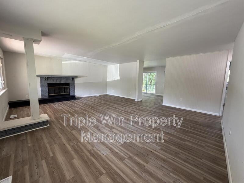 945 Paddock Dr - Photo 4 of 39