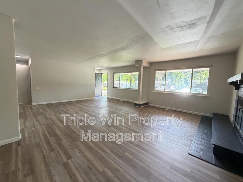 945 Paddock Dr - Photo 5 of 39