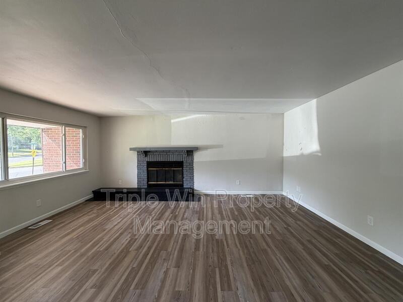 945 Paddock Dr - Photo 6 of 39