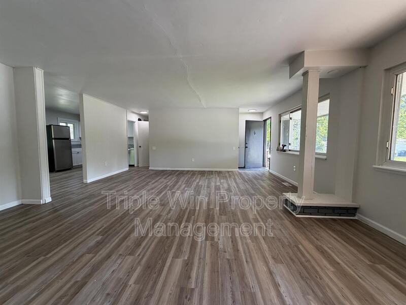 945 Paddock Dr - Photo 7 of 39