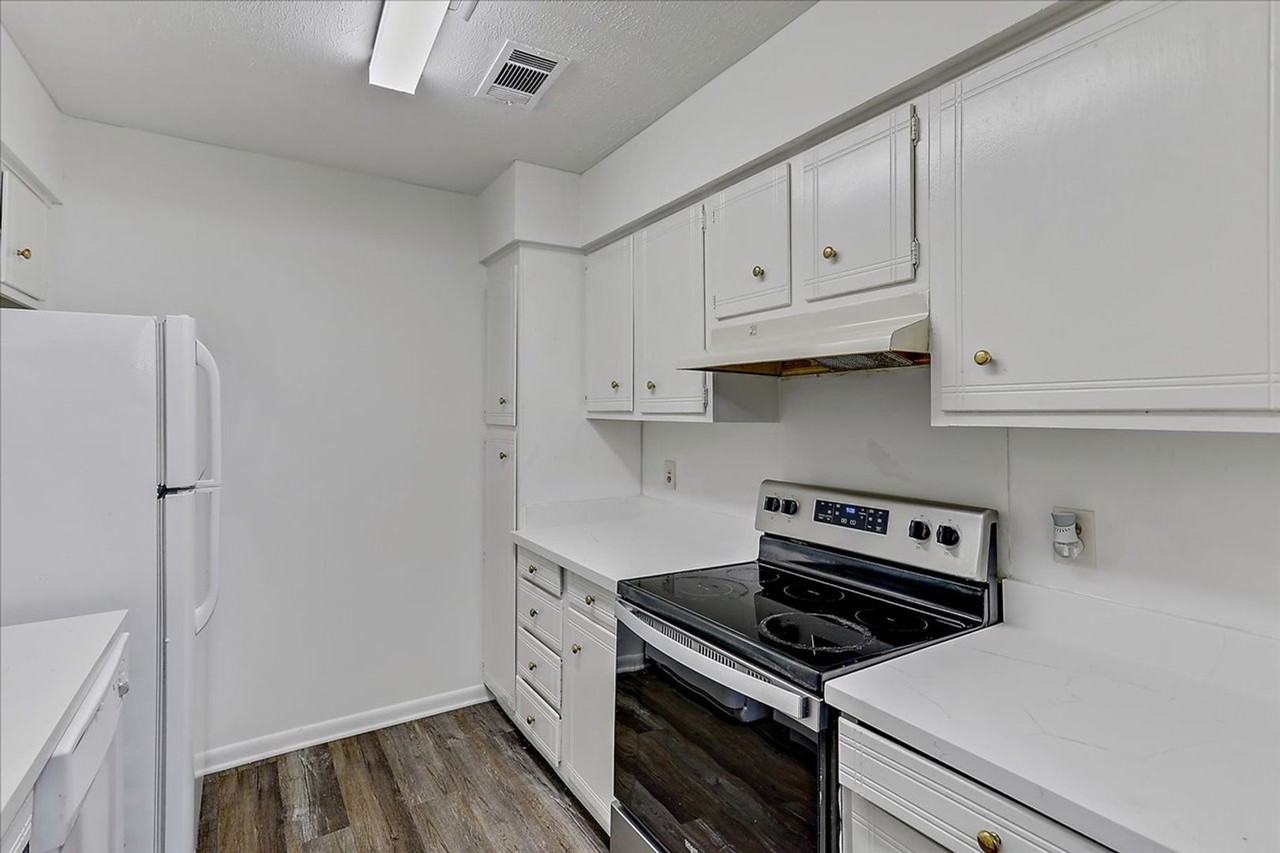 The Veranda Apartments, 1140 Greymont Avenue - Photo 6 of 22