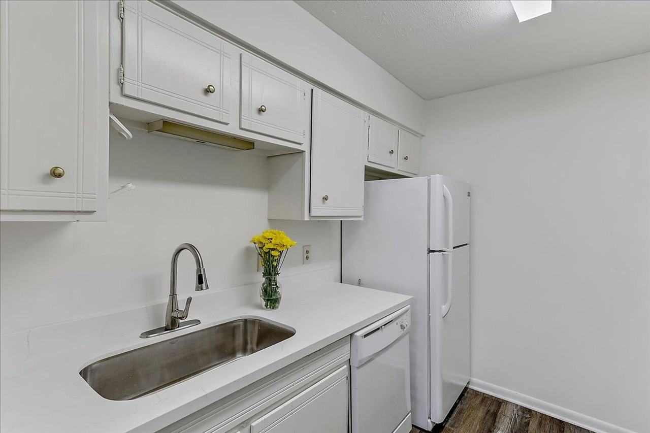 The Veranda Apartments, 1140 Greymont Avenue - Photo 7 of 22