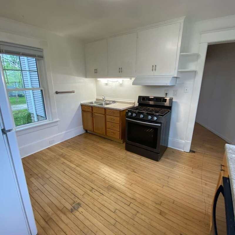 212 Smith St - Photo 2 of 9