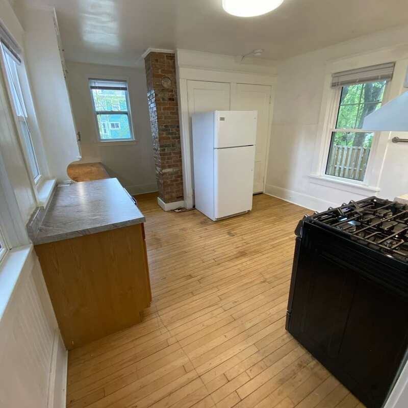 212 Smith St - Photo 3 of 9