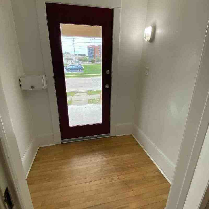 212 Smith St - Photo 5 of 9