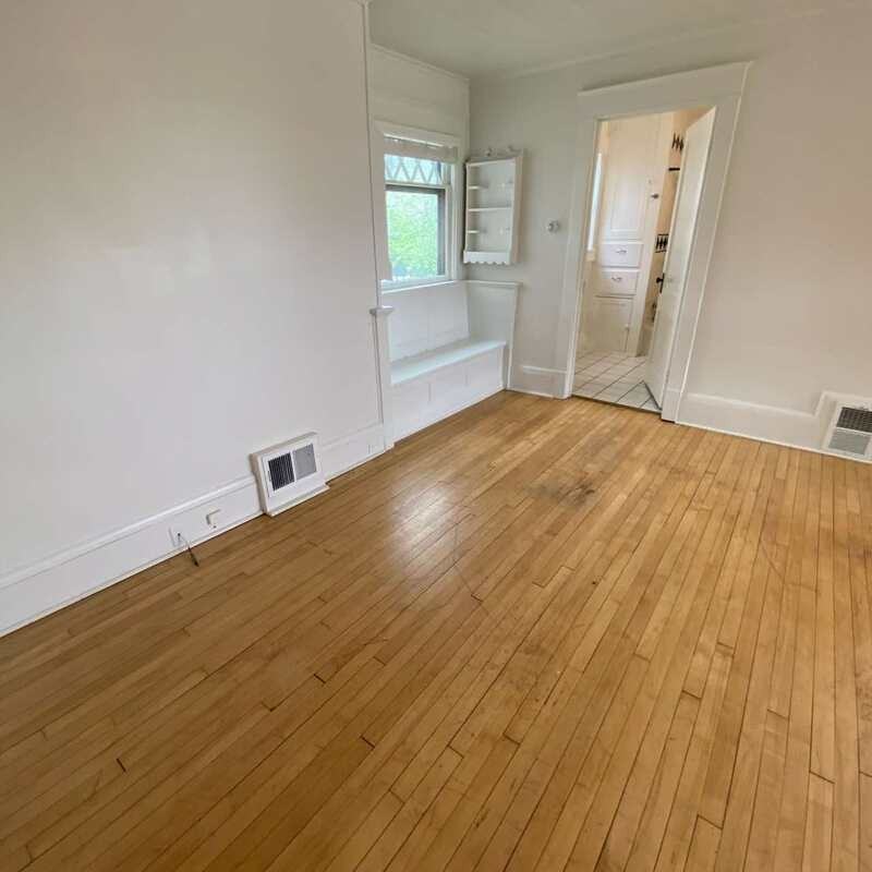 212 Smith St - Photo 6 of 9