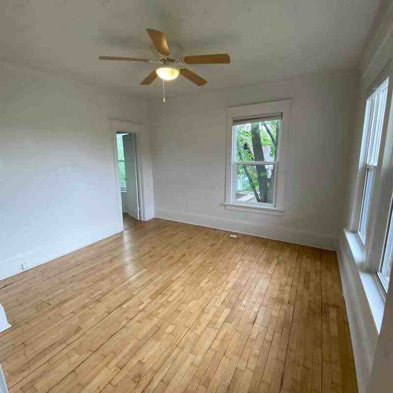 212 Smith St - Photo 7 of 9