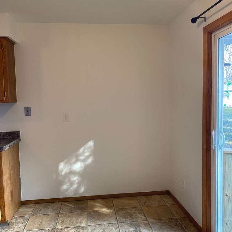 917 Meadowview Dr - Photo 5 of 22