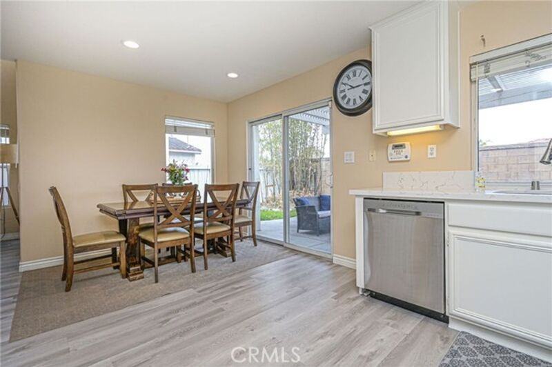 14015 Visions Dr - Photo 4 of 11