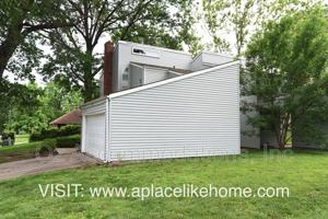 featured image of 1617 E 97th St