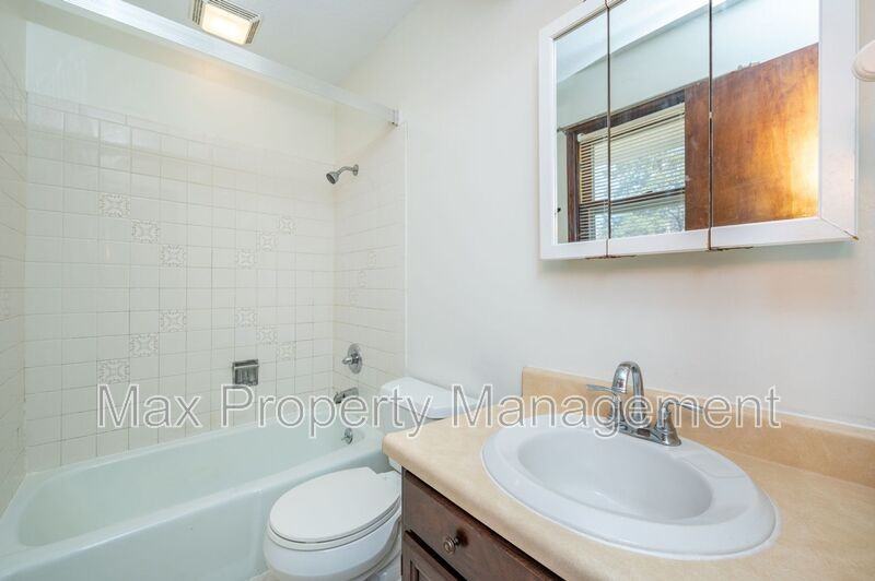 7613 Prairie Ave - Photo 2 of 19
