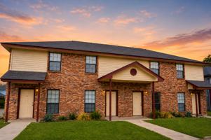 featured image of 1105 Leslie Cir #C