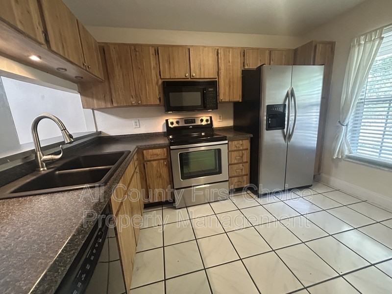 313 Bay Pl - Photo 3 of 24