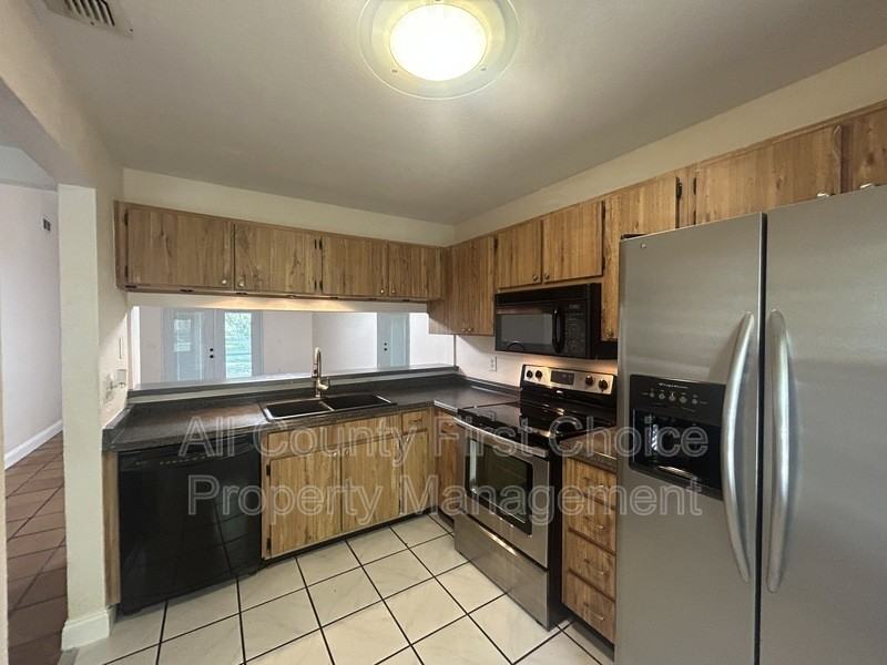 313 Bay Pl - Photo 4 of 24