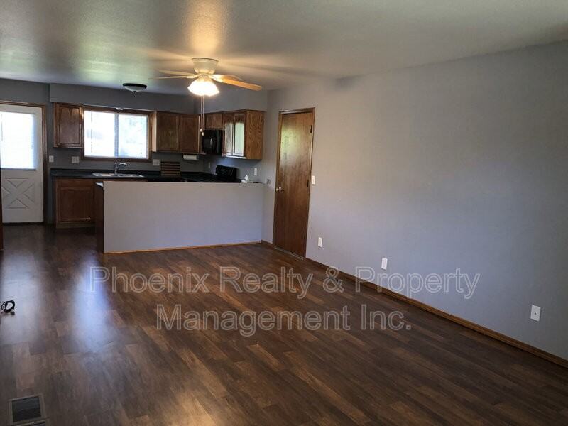 806 Sir Galahad Dr - Photo 2 of 13