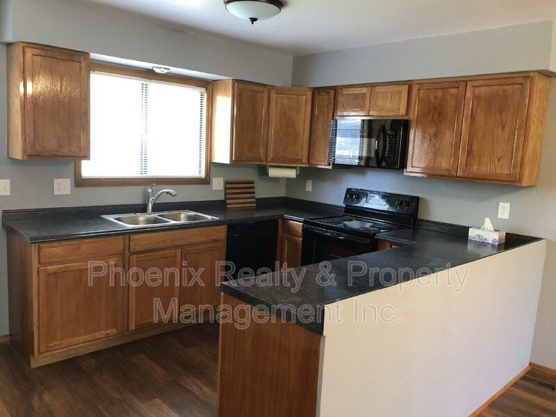 806 Sir Galahad Dr - Photo 3 of 13